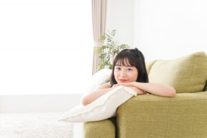 Read more about the article 実家暮らし女性は世間知らずでわがまま？地雷扱いで結婚できないって本当？